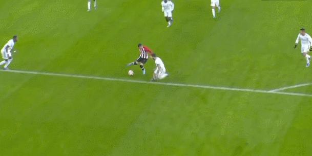 东体：在申花跟训的谢初筠生在澳洲