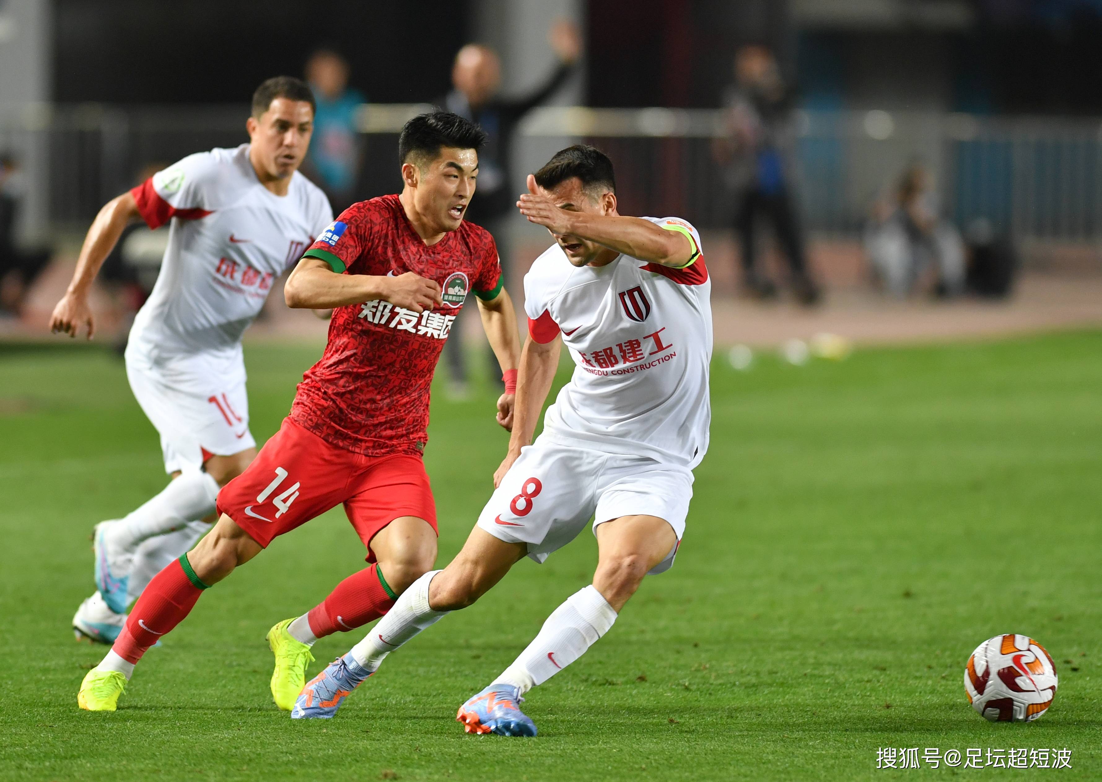 塞尔维亚队后场关键人物博格丹-博格达诺维奇展现多面能力